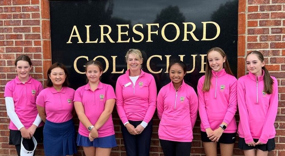 Karen with the Junior girls at the Alresford Cup.